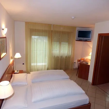 Hotel Goldenhof 3*